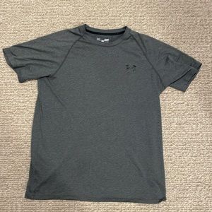 Under Armour Short Sleeve Size Small Gray Tee
